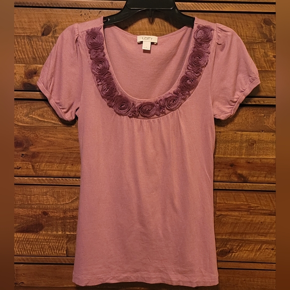 LOFT Tops - LOFT Mauve Pink Scoop Neck Floral Trim Tee